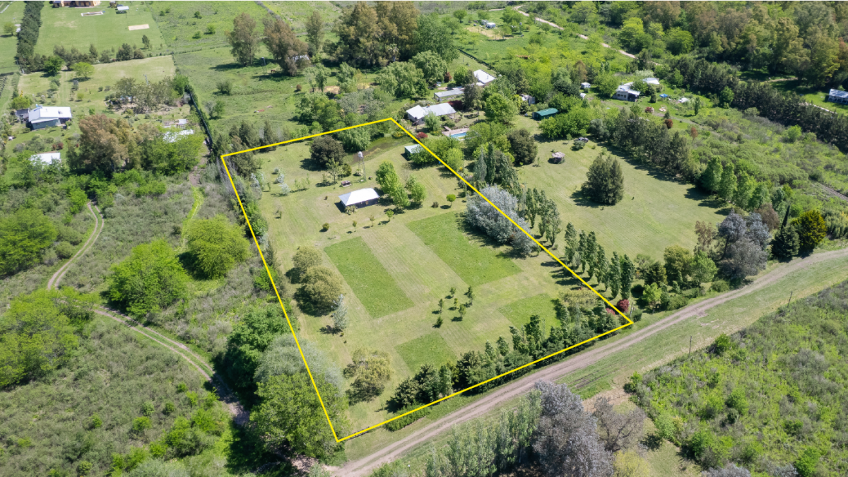 Terreno con cabaña en Azcuenaga